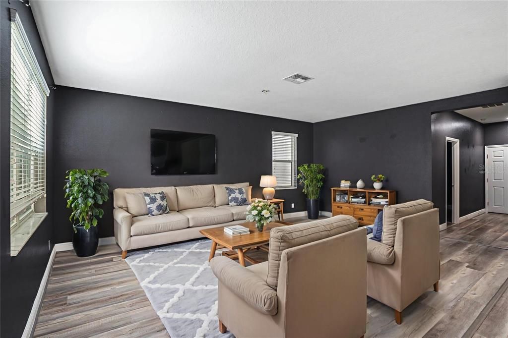 En Venta: $404,000 (5 camas, 3 baños, 2641 Pies cuadrados)