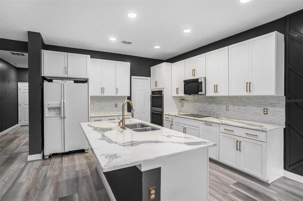 En Venta: $404,000 (5 camas, 3 baños, 2641 Pies cuadrados)