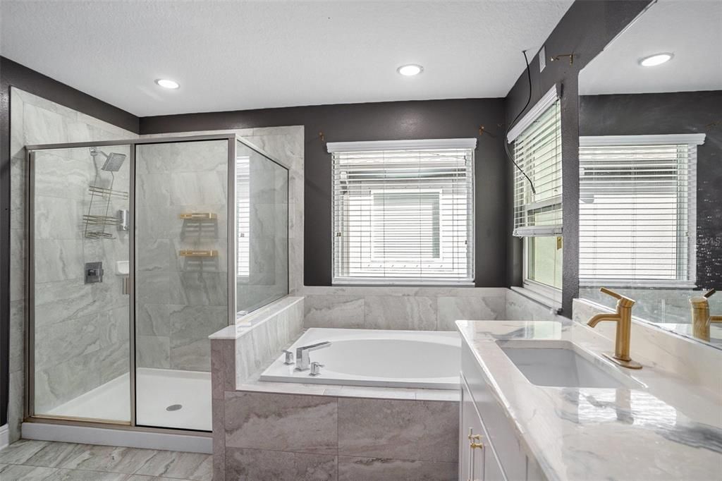 En Venta: $404,000 (5 camas, 3 baños, 2641 Pies cuadrados)