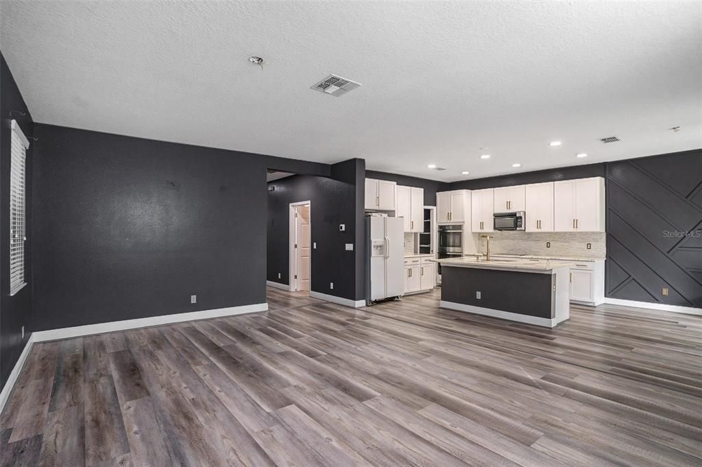 En Venta: $404,000 (5 camas, 3 baños, 2641 Pies cuadrados)