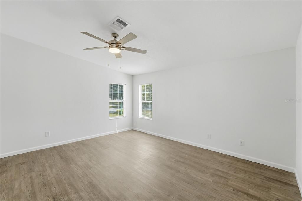 For Sale: $275,000 (3 beds, 2 baths, 1932 Square Feet)