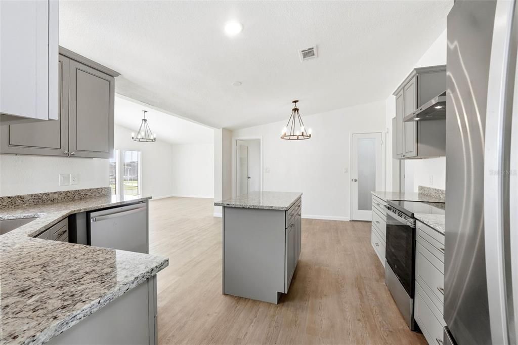 For Sale: $275,000 (3 beds, 2 baths, 1932 Square Feet)