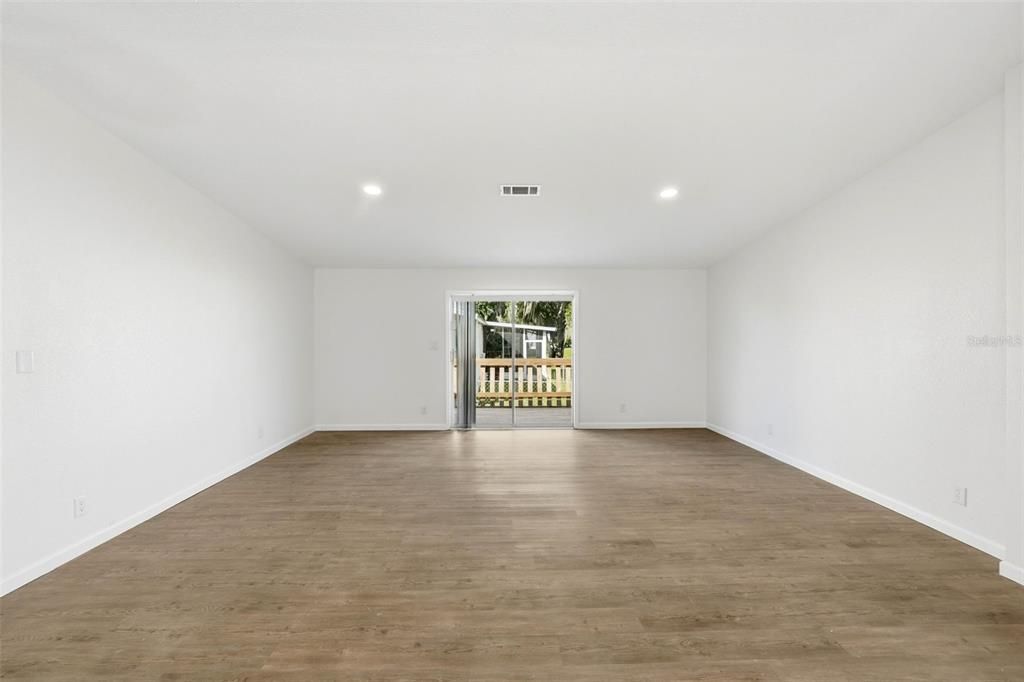 For Sale: $275,000 (3 beds, 2 baths, 1932 Square Feet)