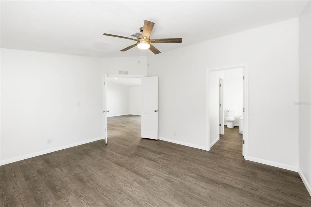 For Sale: $275,000 (3 beds, 2 baths, 1932 Square Feet)