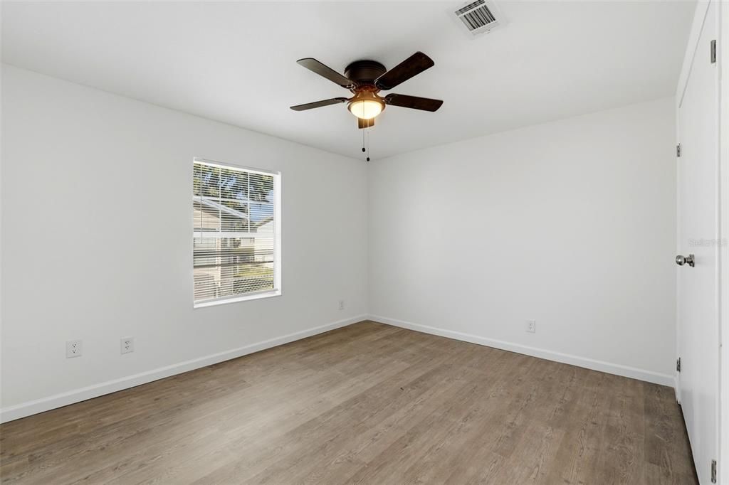 For Sale: $275,000 (3 beds, 2 baths, 1932 Square Feet)