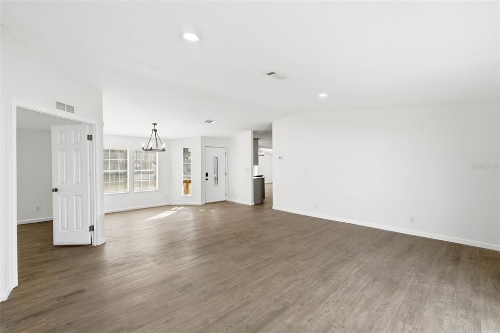 For Sale: $275,000 (3 beds, 2 baths, 1932 Square Feet)