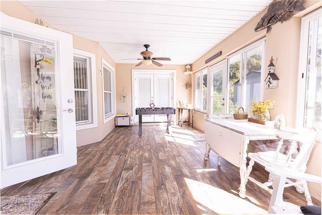 Под контрактом: $499,900 (3 спален, 2 ванн, 2273 Квадратных фут)