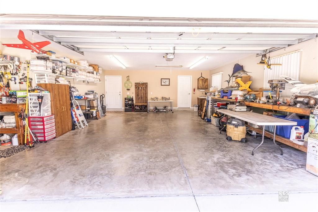 Под контрактом: $499,900 (3 спален, 2 ванн, 2273 Квадратных фут)