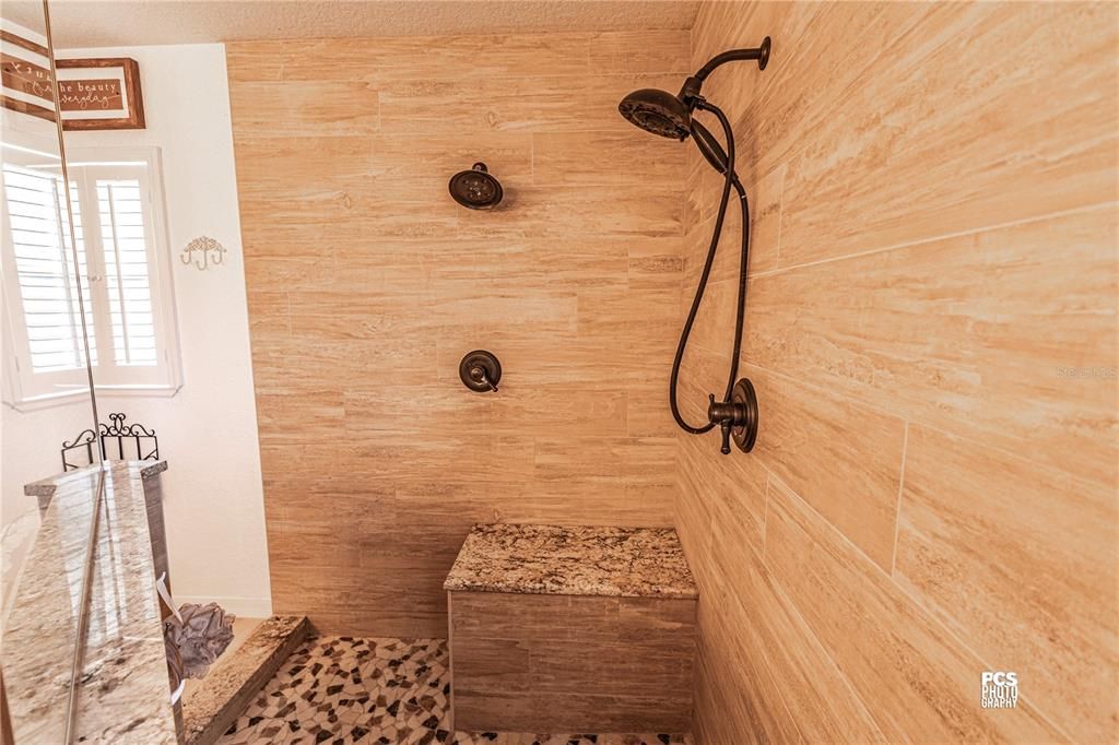 Под контрактом: $499,900 (3 спален, 2 ванн, 2273 Квадратных фут)