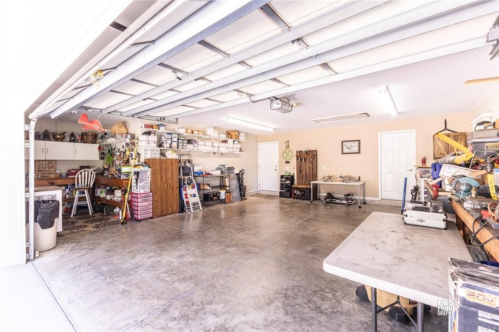 Под контрактом: $499,900 (3 спален, 2 ванн, 2273 Квадратных фут)