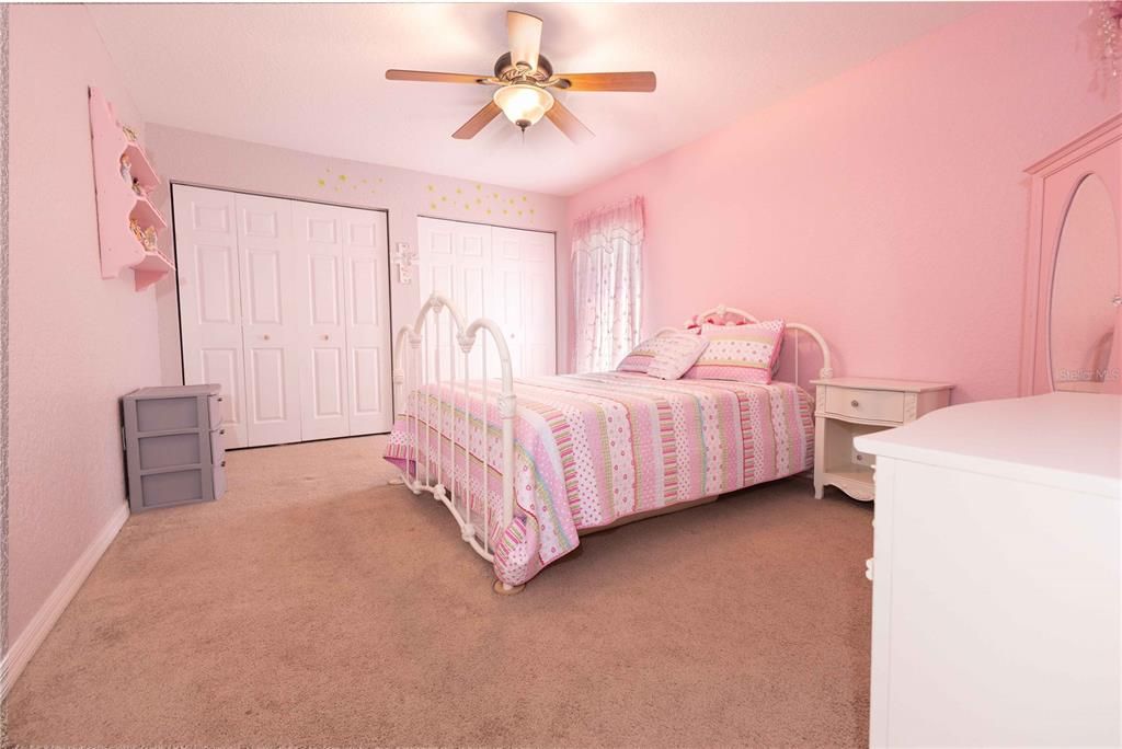 Под контрактом: $499,900 (3 спален, 2 ванн, 2273 Квадратных фут)