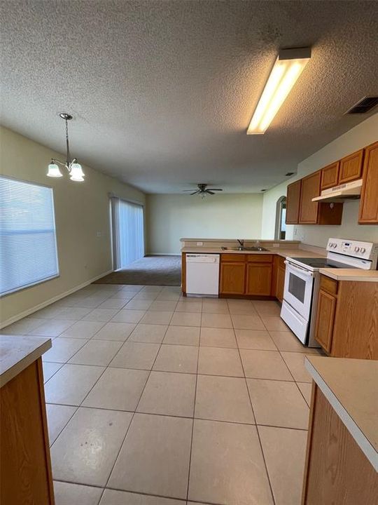 For Rent: $2,095 (4 beds, 2 baths, 2162 Square Feet)