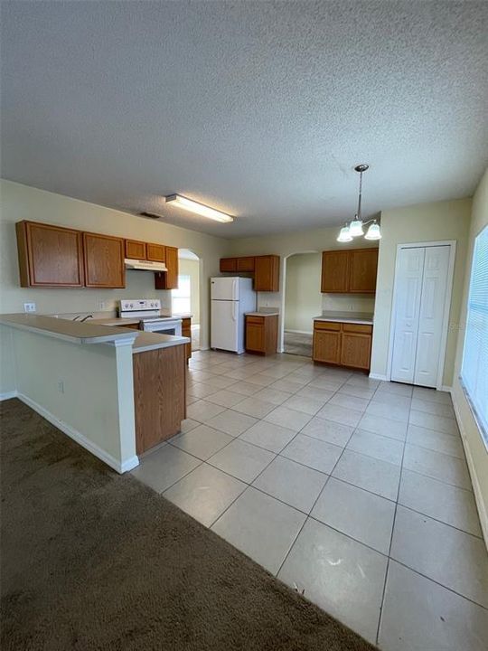 For Rent: $2,095 (4 beds, 2 baths, 2162 Square Feet)