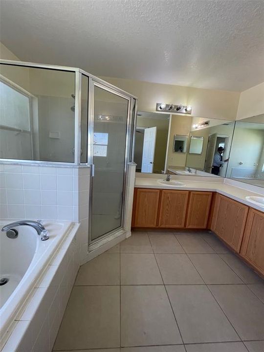 For Rent: $2,095 (4 beds, 2 baths, 2162 Square Feet)