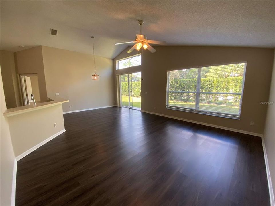 出租: $2,195 (3 贝兹, 2 浴室, 1912 平方英尺)