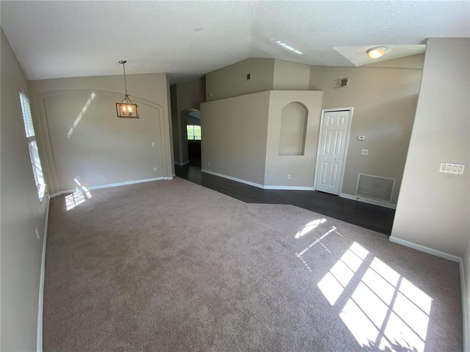 出租: $2,195 (3 贝兹, 2 浴室, 1912 平方英尺)