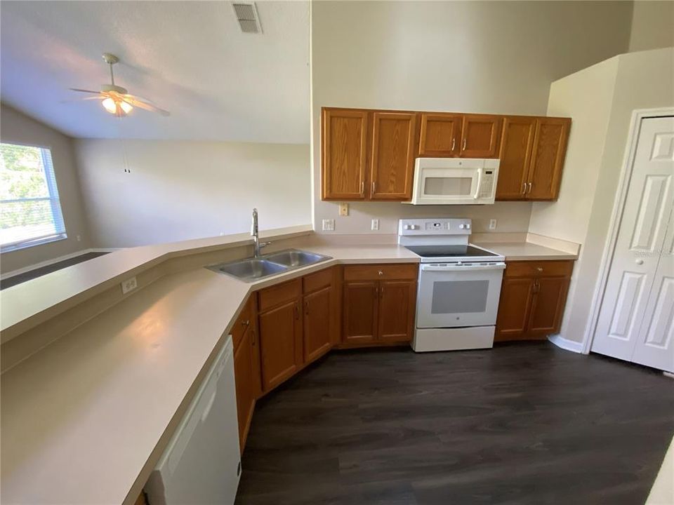 出租: $2,195 (3 贝兹, 2 浴室, 1912 平方英尺)