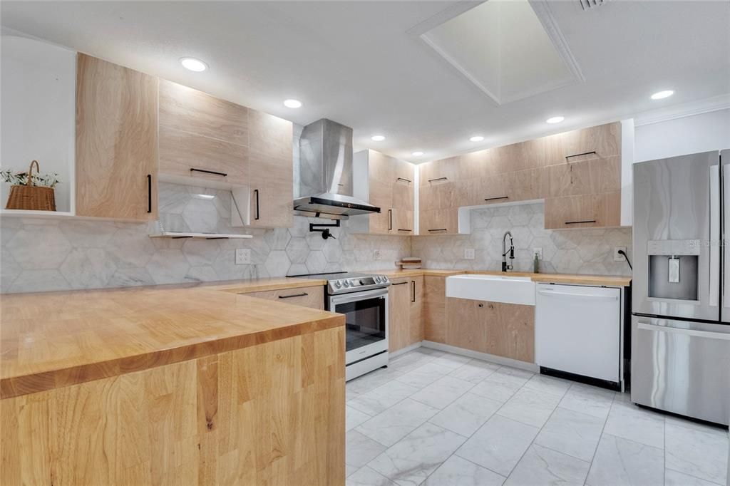 For Sale: $975,000 (4 beds, 4 baths, 2636 Square Feet)