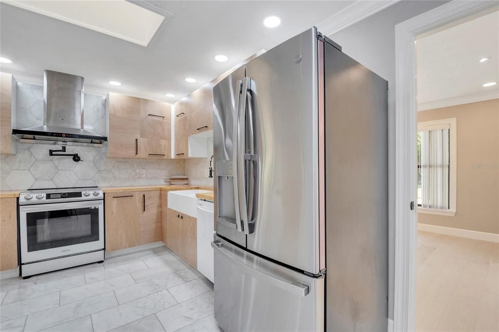 For Sale: $975,000 (4 beds, 4 baths, 2636 Square Feet)