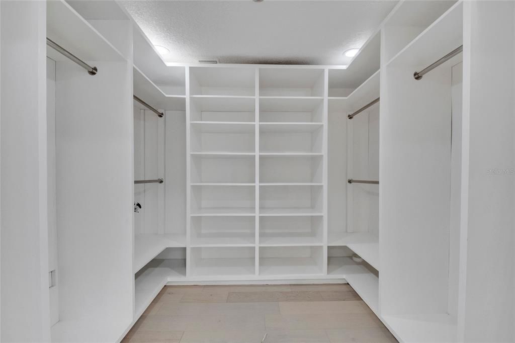 For Sale: $975,000 (4 beds, 4 baths, 2636 Square Feet)