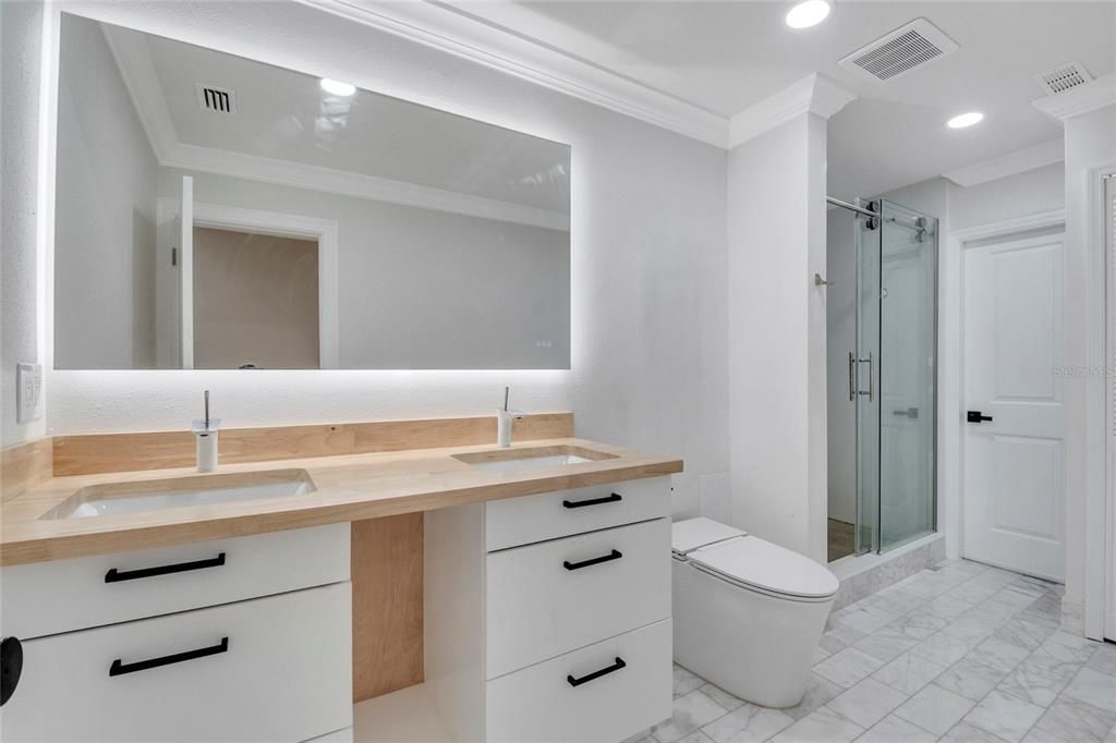 For Sale: $975,000 (4 beds, 4 baths, 2636 Square Feet)