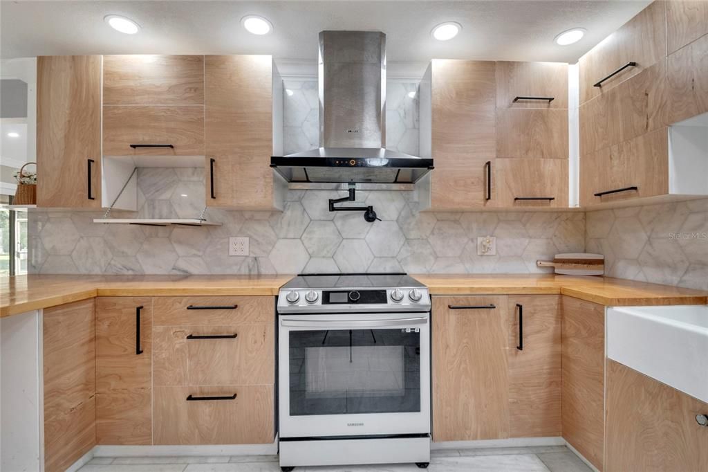 For Sale: $975,000 (4 beds, 4 baths, 2636 Square Feet)