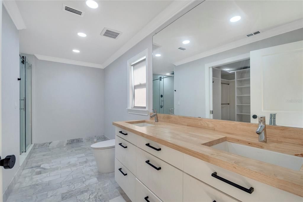 For Sale: $975,000 (4 beds, 4 baths, 2636 Square Feet)