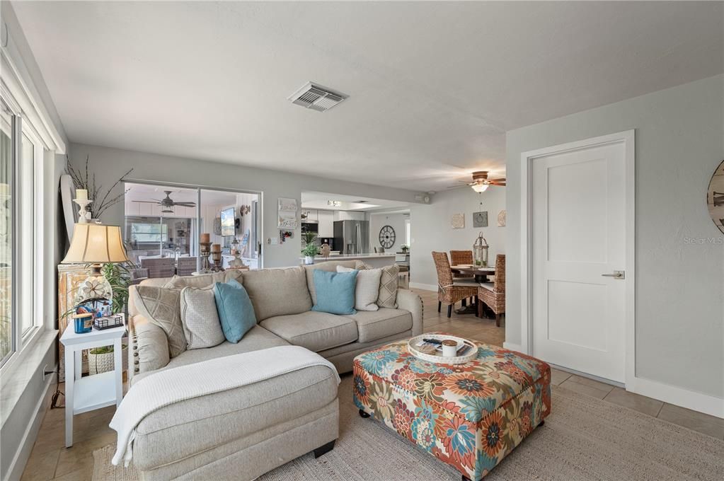 For Sale: $649,000 (2 beds, 2 baths, 1743 Square Feet)