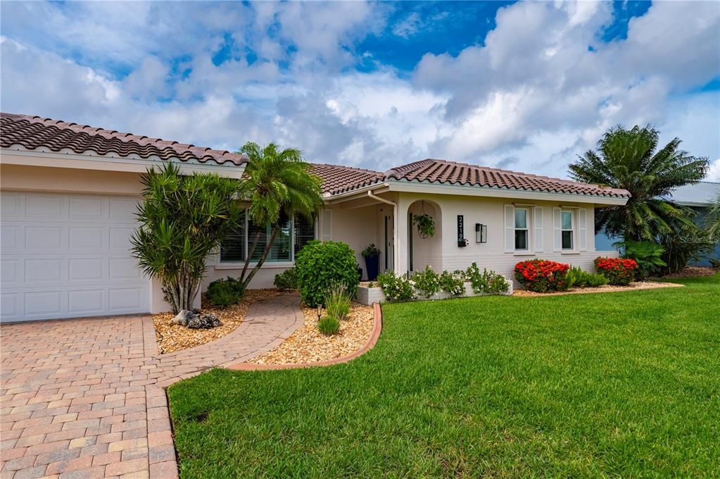 For Sale: $649,000 (2 beds, 2 baths, 1743 Square Feet)