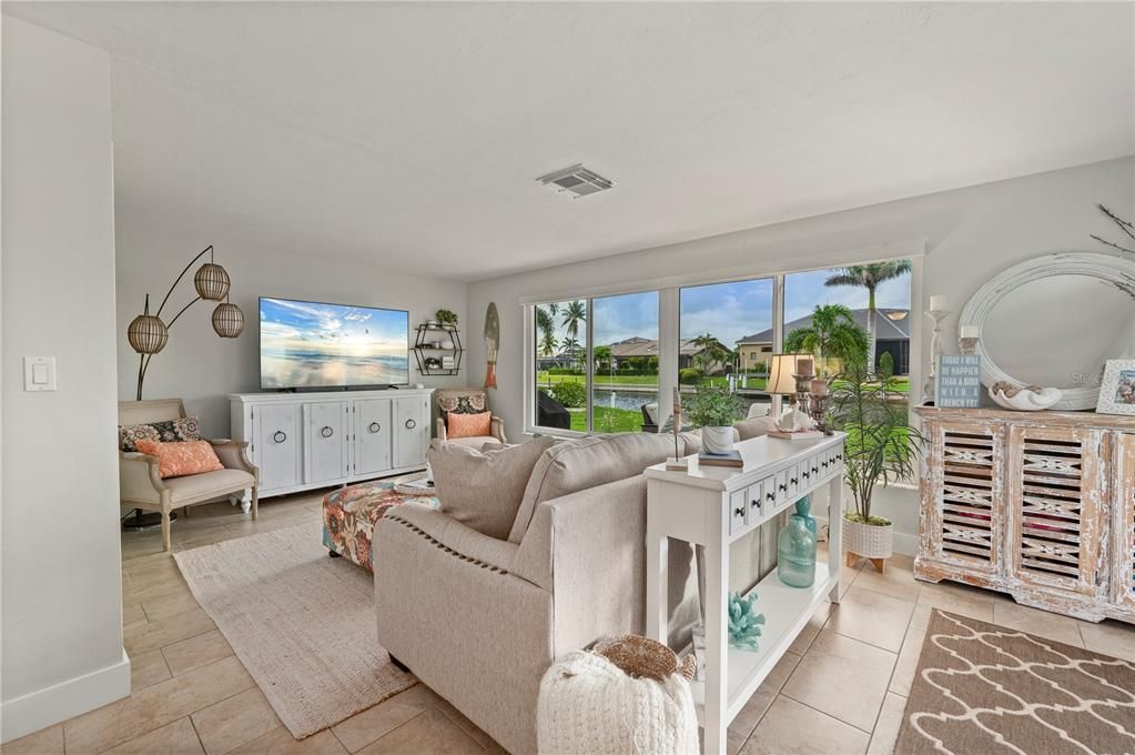 For Sale: $649,000 (2 beds, 2 baths, 1743 Square Feet)