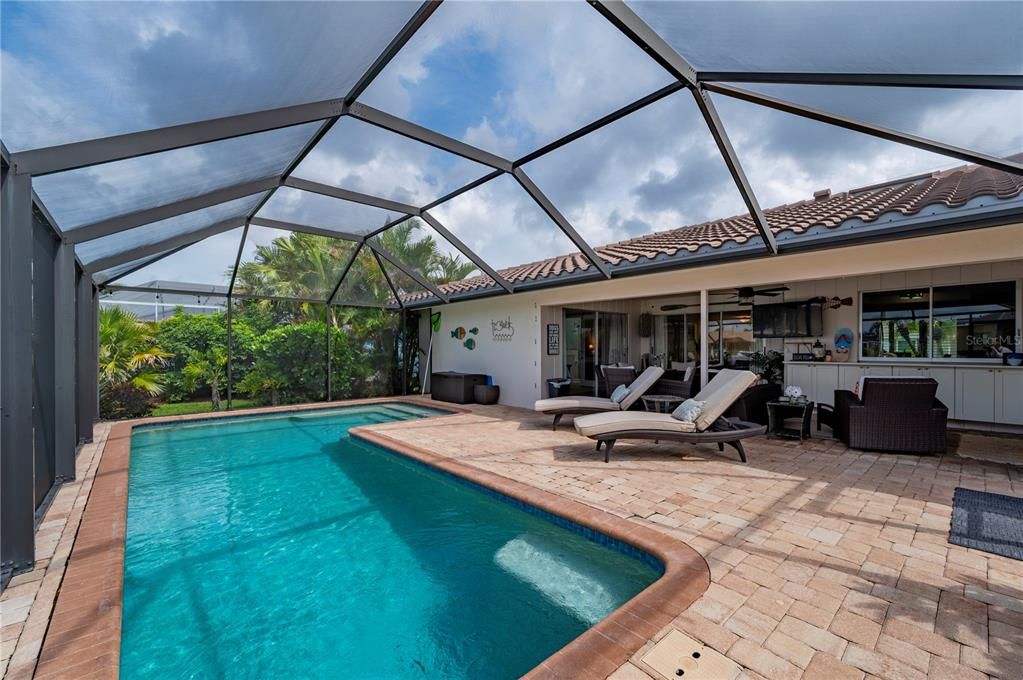 For Sale: $649,000 (2 beds, 2 baths, 1743 Square Feet)