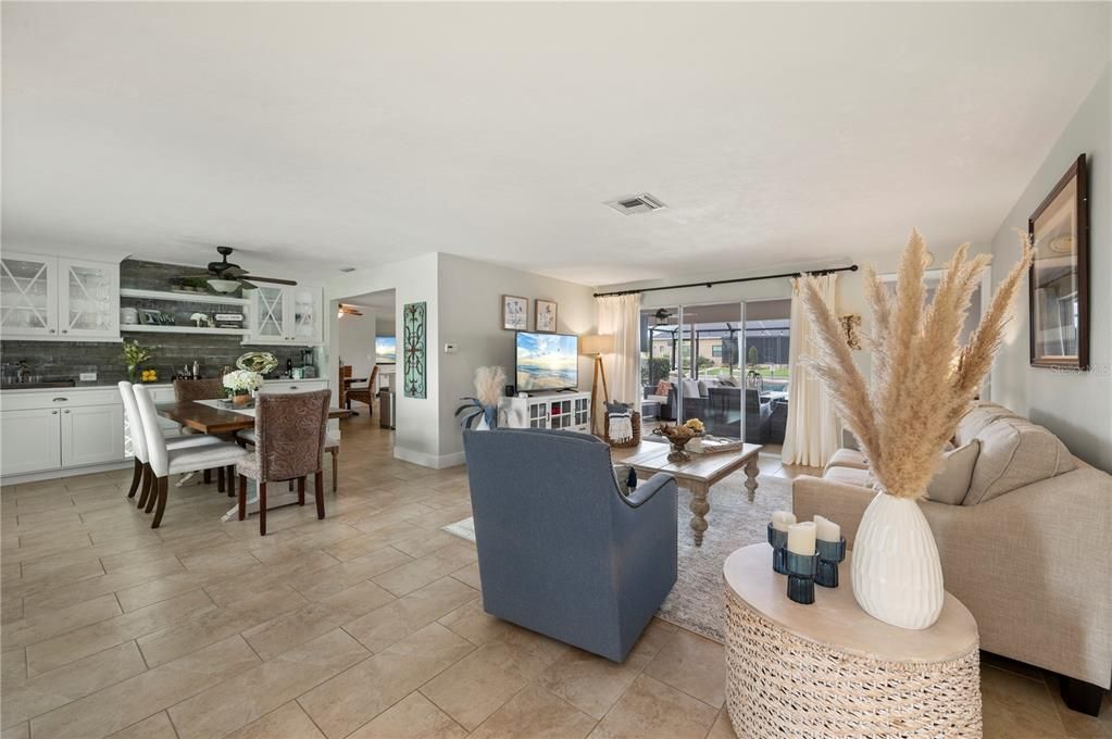 For Sale: $649,000 (2 beds, 2 baths, 1743 Square Feet)