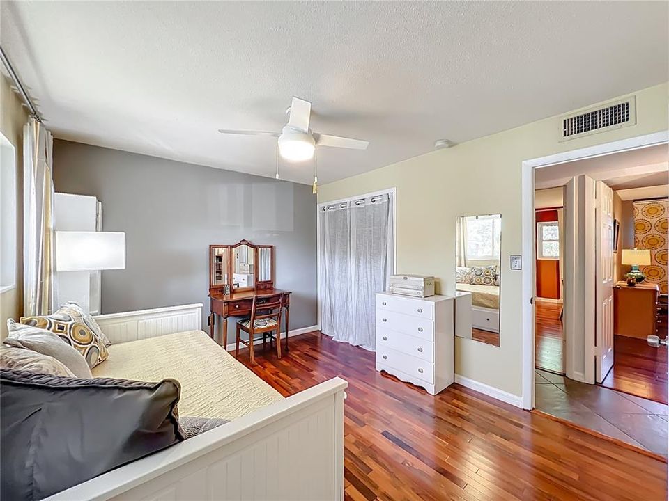 For Sale: $299,900 (3 beds, 2 baths, 1200 Square Feet)