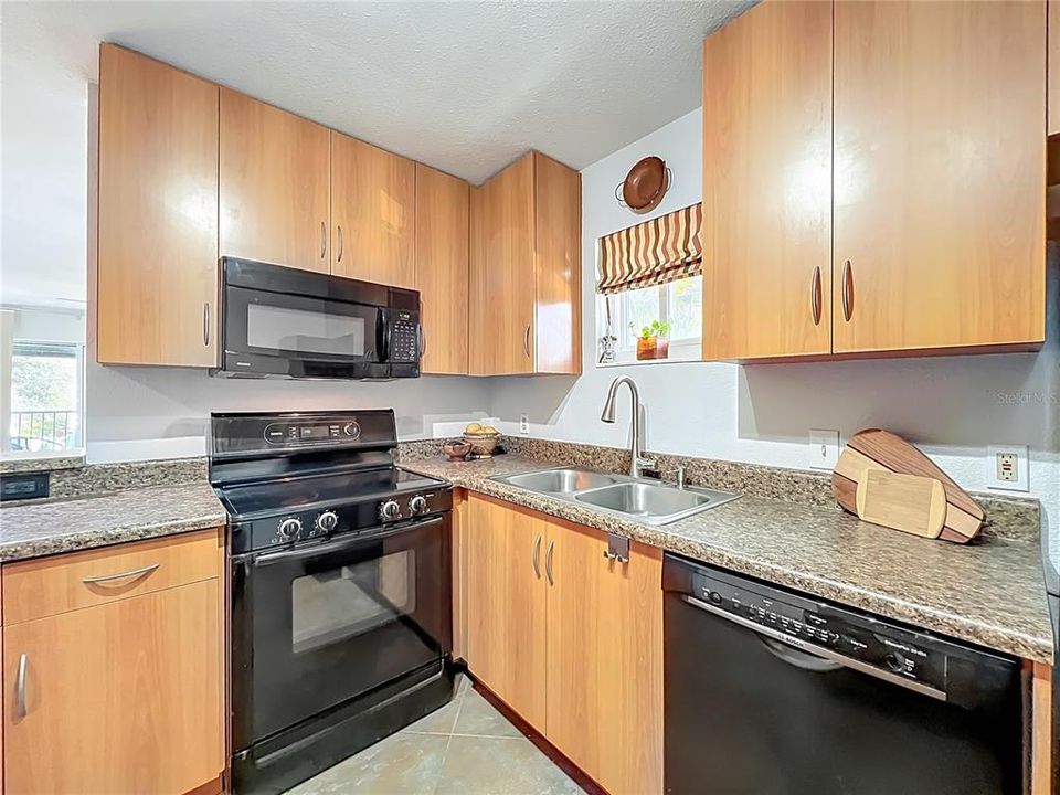 For Sale: $299,900 (3 beds, 2 baths, 1200 Square Feet)