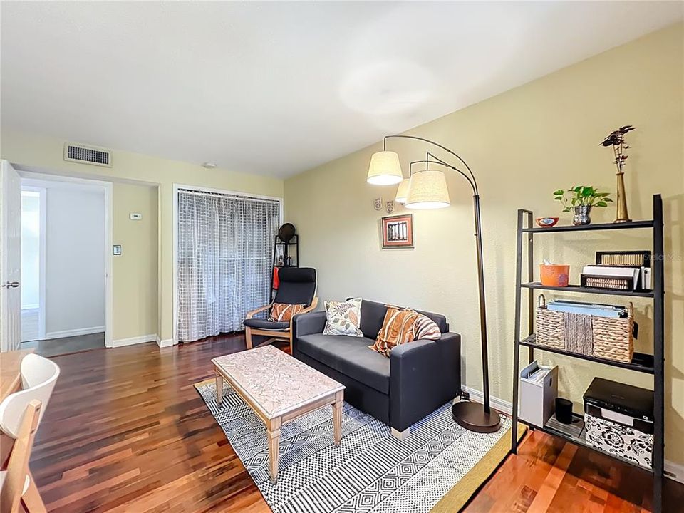 For Sale: $299,900 (3 beds, 2 baths, 1200 Square Feet)