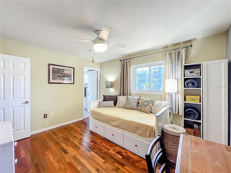 For Sale: $299,900 (3 beds, 2 baths, 1200 Square Feet)