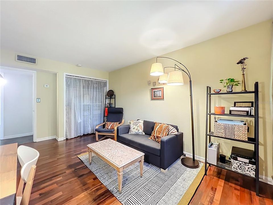 For Sale: $299,900 (3 beds, 2 baths, 1200 Square Feet)