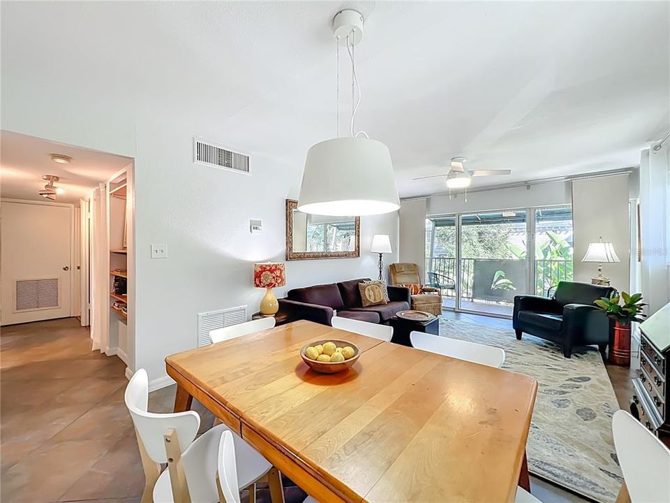 For Sale: $299,900 (3 beds, 2 baths, 1200 Square Feet)