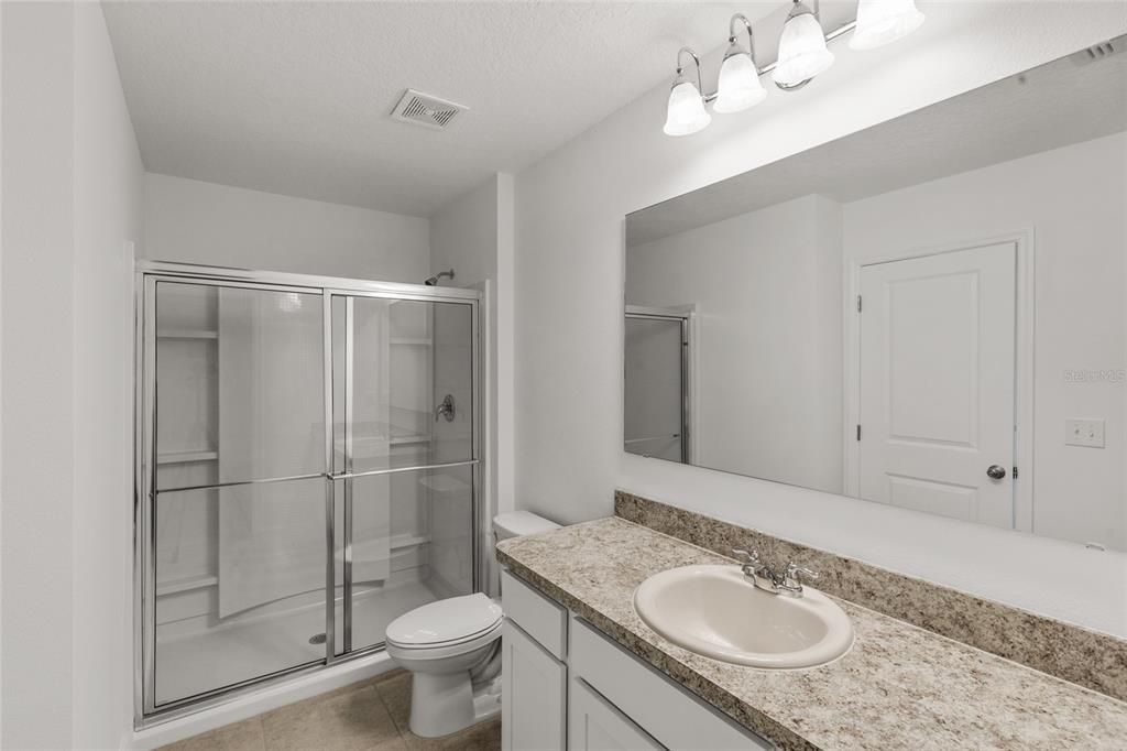 For Rent: $2,200 (3 beds, 2 baths, 1594 Square Feet)