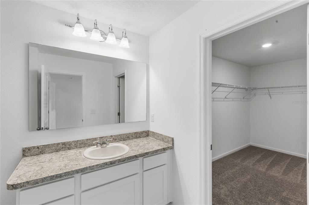 For Rent: $2,200 (3 beds, 2 baths, 1594 Square Feet)