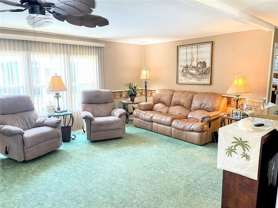 待售: $245,000 (2 贝兹, 2 浴室, 935 平方英尺)