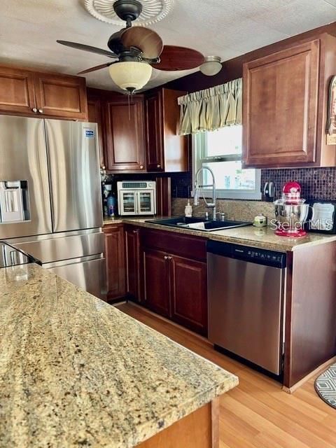 待售: $245,000 (2 贝兹, 2 浴室, 935 平方英尺)