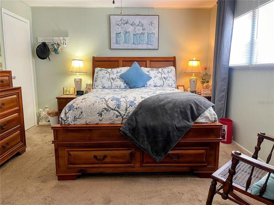 待售: $245,000 (2 贝兹, 2 浴室, 935 平方英尺)