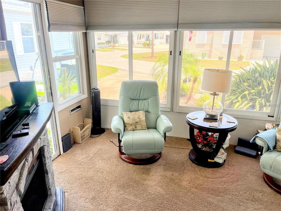 待售: $245,000 (2 贝兹, 2 浴室, 935 平方英尺)