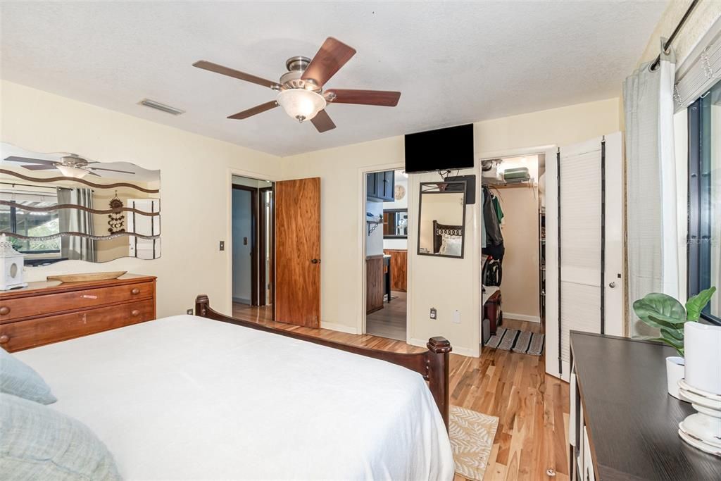 For Sale: $399,900 (3 beds, 1 baths, 1568 Square Feet)