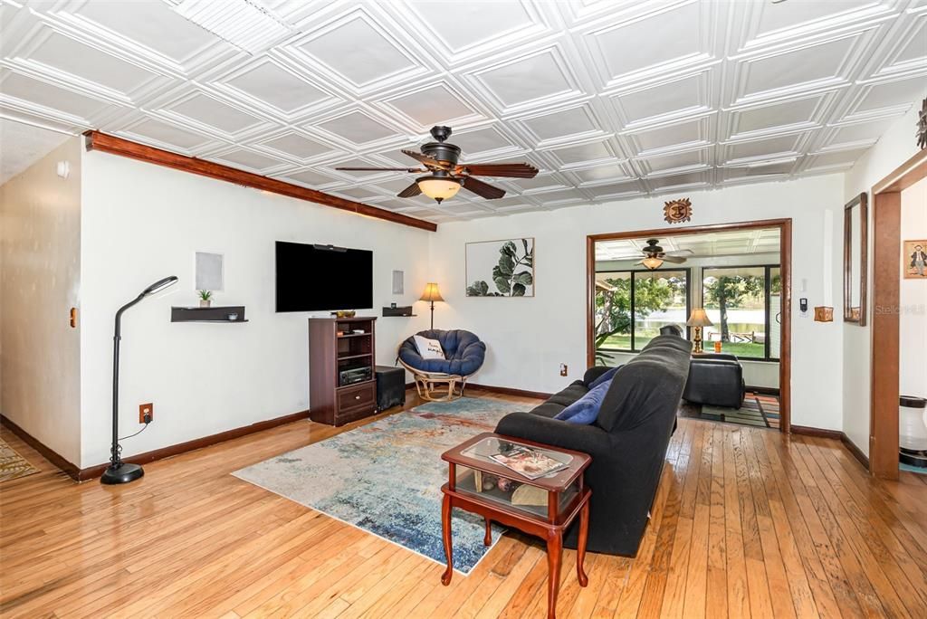 For Sale: $399,900 (3 beds, 1 baths, 1568 Square Feet)