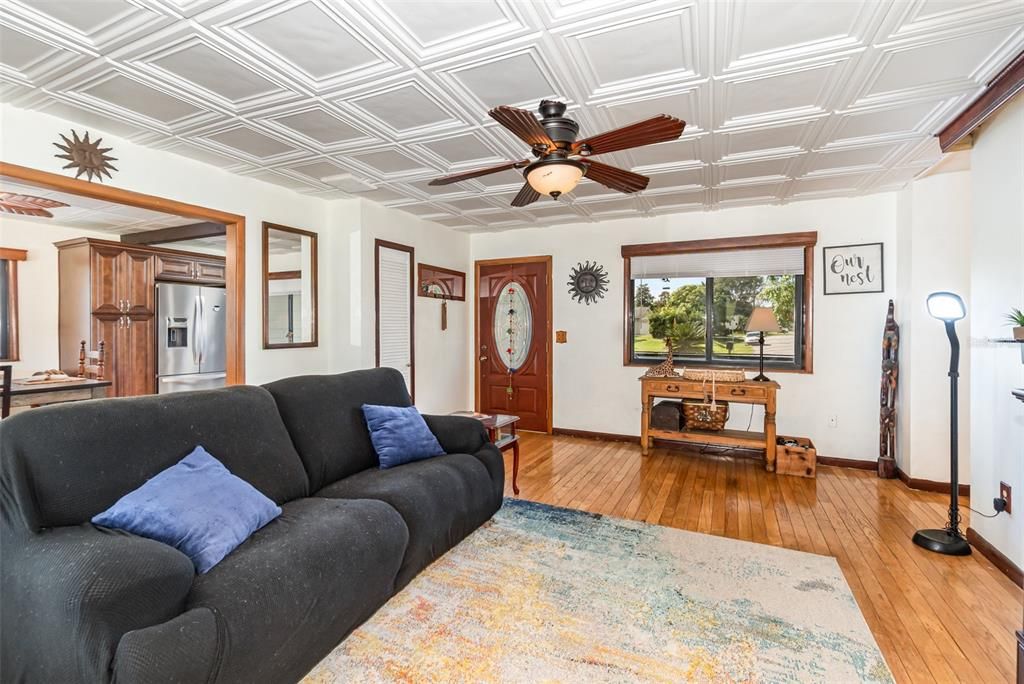 For Sale: $399,900 (3 beds, 1 baths, 1568 Square Feet)