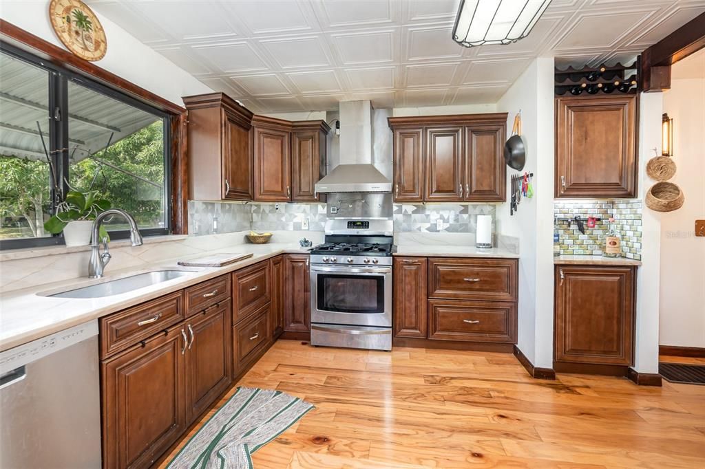 For Sale: $399,900 (3 beds, 1 baths, 1568 Square Feet)