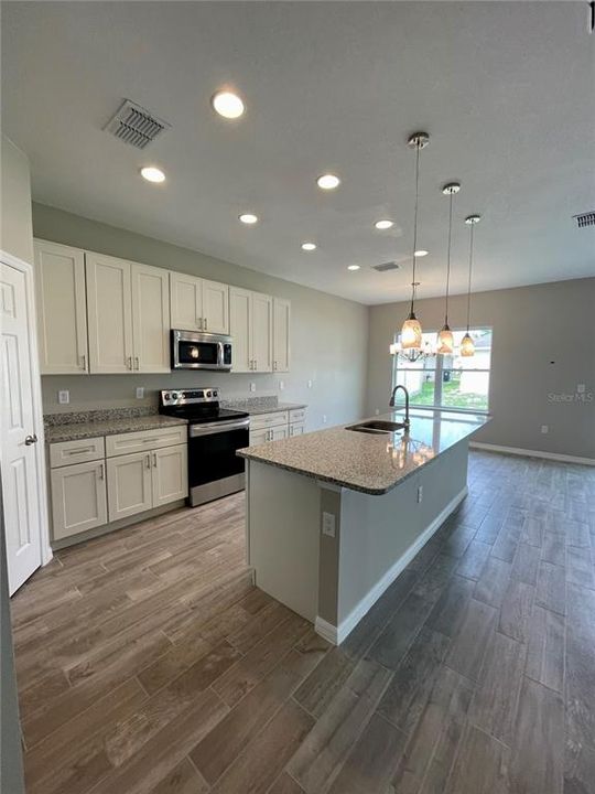 For Rent: $1,850 (4 beds, 2 baths, 1750 Square Feet)