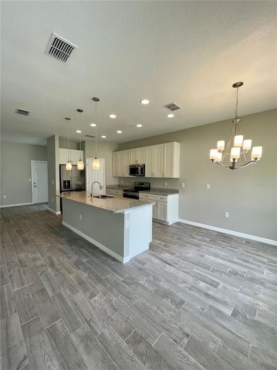 For Rent: $1,850 (4 beds, 2 baths, 1750 Square Feet)